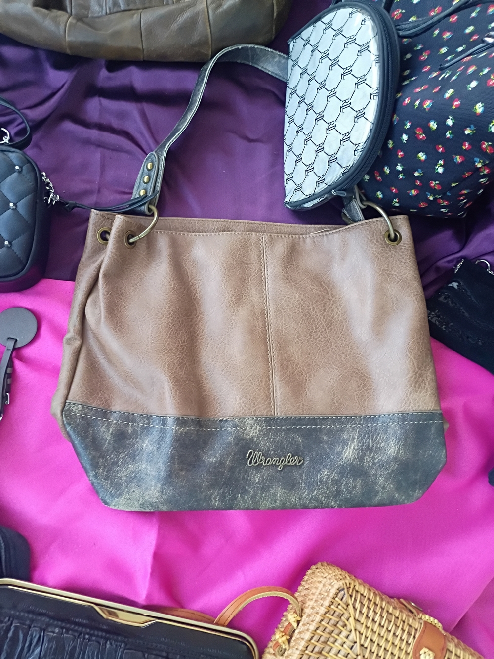 Purses 🩷❤️🖤🩵🧡 - Picture 4 of 15